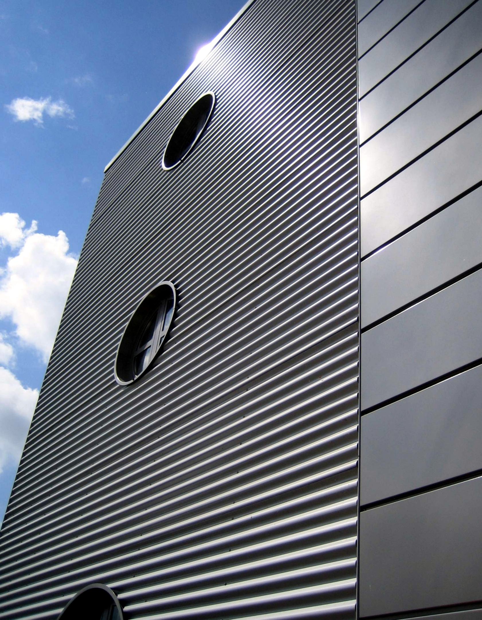 Produktionshalle und Bürogebäude Wärtsilä