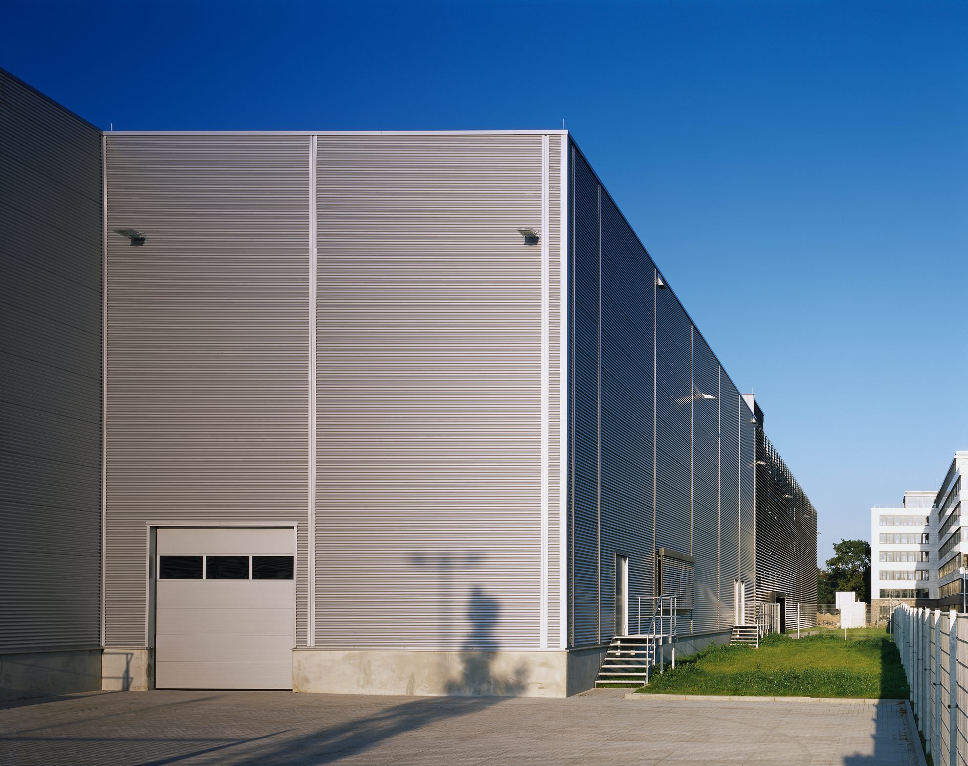 Parkhaus und Schulungsgebäude